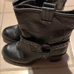 Nine West black leather ankle boots - size 8